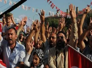 Konya'da on binler lanet yağdırdı!