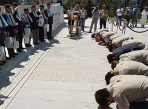 Kore Gazileri'ne saygı selamı