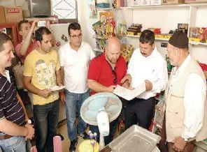 Köy bakkalındaki borçları sildiler