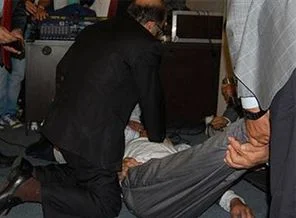 Kürsüde kalp krizi geçirdi