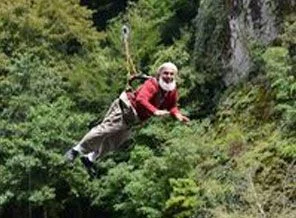 Laz hacının zipline keyfi