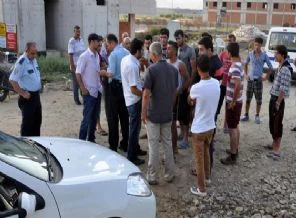 Maaşlarını alamayan işçiler firma sorumlusunu rehin aldı