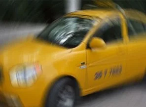 Mahkum taksiyle kaçtı