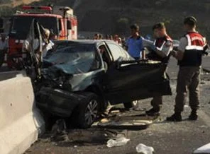 Manisa feci kazası; 3 ölü, 9 yaralı
