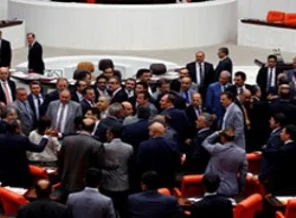 'Meclis'te her an silahlar çekilebilir'