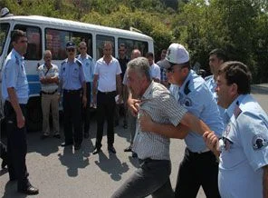 Minibüs sahipleri ve zabıta arasında arbede