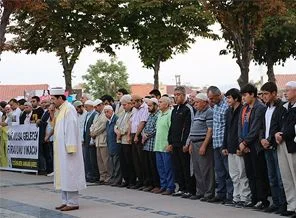 Mısır'da yaşamını yitirenler için gıyabi cenaze namazı kılındı