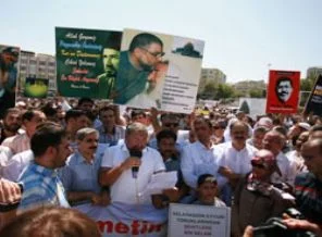 Mısır katliamı yürüyüşlerle lanetlendi