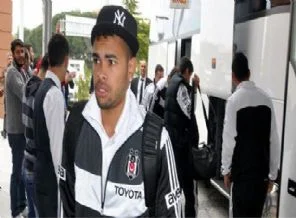 Namaz genç futbolcuyu mest etti