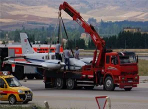 Pilot iniş takımlarını açmayı unutmuş