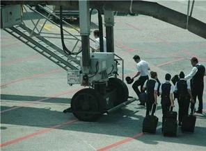 Pilotları kaçırılan kabin ekibi, göreve devam ettirilmiş