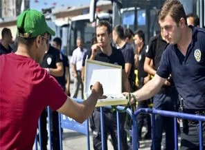 Polis bu kez Taksim'de su ve gaz bombası sıkmadı
