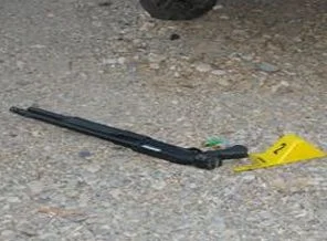 Polisten kaçarken etrafa silah saçtılar