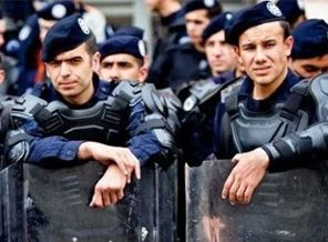 Raporlu polislerin evinde 'Gerçekten hasta mısın' kontrolü