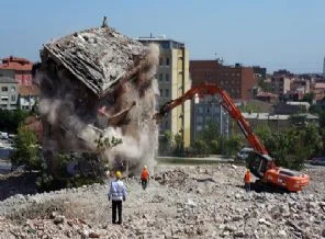 Riskli alan ilan edilen binalarda yarım milyon kişi yaşıyor