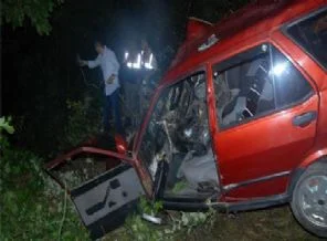 Rize'de iki otomobil çarpıştı