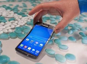 Samsung'tan yüzebilen telefon!
