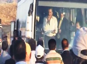 Sarıgül'den şarkılı mesaj