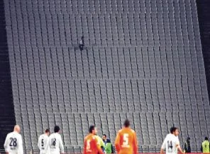 Statta pankarta ilk ceza