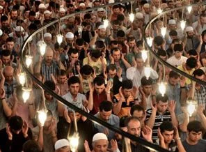 Sultanahmet Camii doldu taştı