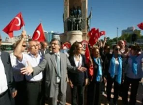 Taksim'de 30 Ağustos için tören düzenlendi
