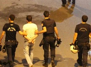 Taksim'de 40 kişi gözaltına alındı