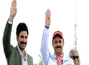 Uğur ışılak da Mısır için Rabia işareti yaptı