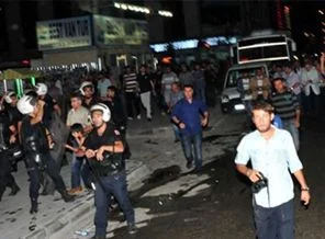 Van'da Abdullah Öcalan eylemine sert müdahale