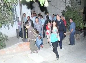 8 çocuğunun gözü önünde eşini öldürdü