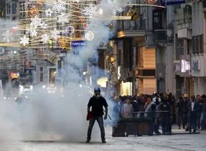 Ahmet Atakan için yapılan eylemlere polis müdahalesi