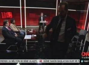 Ahmet Hakan'ın programını terketti: Patronun Türk futbolunun içine etti