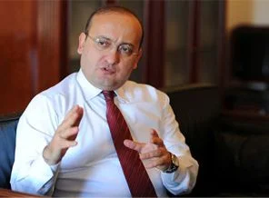 Akdoğan: Hükümete kimse posta koymaya kalkmasın