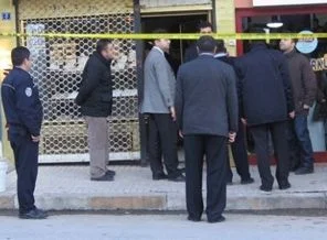 Annesini 55 yerinden bıçaklayarak öldürdü