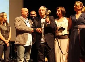 'Barış Ödülü'nü Yaşar Kemal verdi