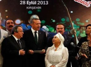 Başbakan Erdoğan 'Gönül Dağı'nı söyledi