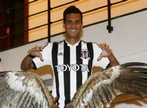 Beşiktaş'ın yeni transferi imzayı attı