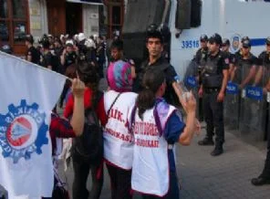 Beyoğlu'nda işçi-polis gerginliği