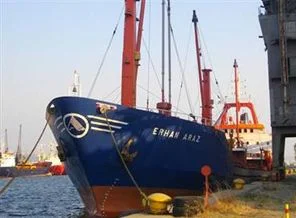 Boğaz'da gemi karaya oturdu