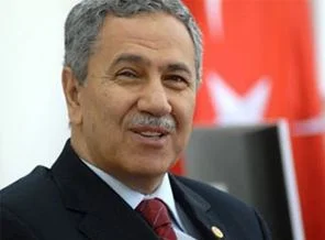 Bülent Arınç böyle öpüleceğini hiç tahmin etmemişti