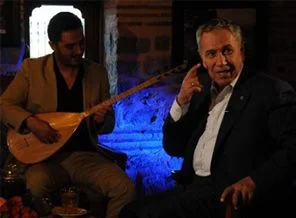 Bülent Arınç türkü söyledi