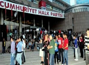 CHP'de il ve ilçelerde araç ve bina operasyonu