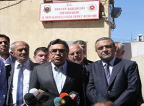 CHP Diyarbakır Cezaevi önünden mesaj verdi!