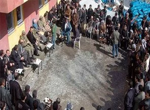 'Çözüm' için binlerce kilometre yürüyecek