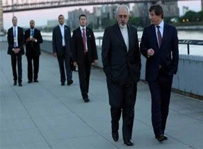 Davutoğlu, İranlı mevkidaşı ile yürüyüşü anlattı