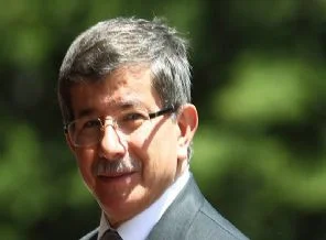 Davutoğlu'na kimyasal silah telefonu