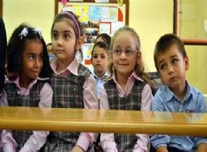 Ders zili minik öğrenciler için çalıyor
