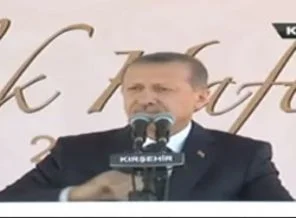Erdoğan konuşmasına ezan için ara verdi