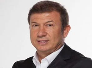 Eski milli futbolcu da belediye başkanlığı için aday oldu
