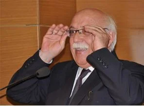 'Eskiden Atatürk resmi konuyor muydu diye baktım'