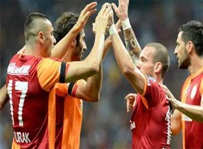 Galatasaray'da 2 yıldız kadrodan çıkartıldı